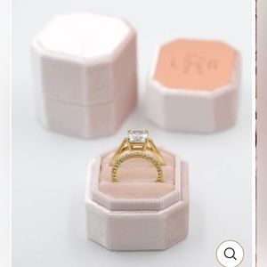 Mrs.Box Double Ring Box in Copeland Light Pink